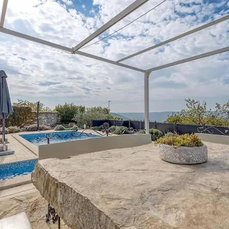 Villa Targeto With Sea View Trget