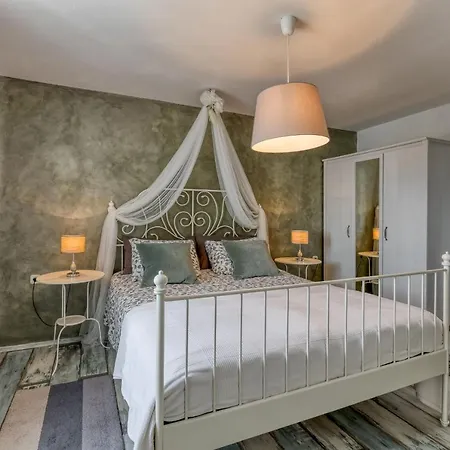 Villa Targeto With Sea View