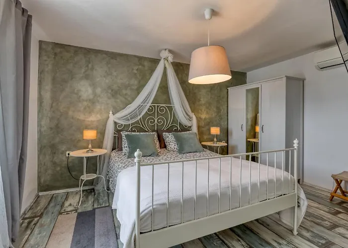 Vila Targeto With Sea View