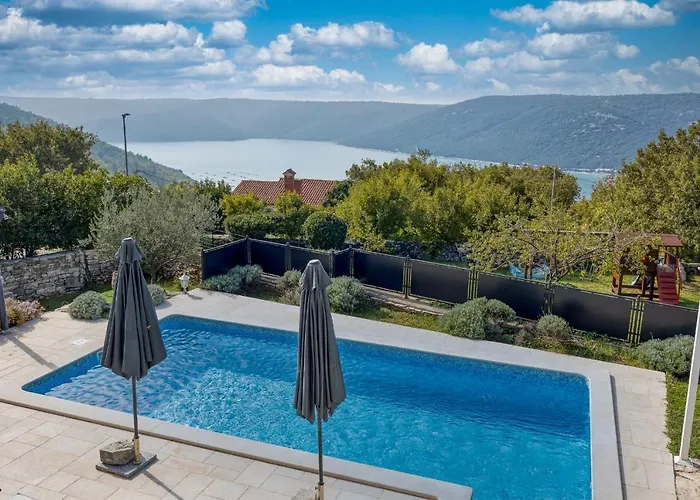 Vila Targeto With Sea View *