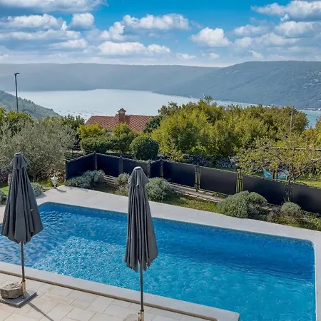 Villa Targeto With Sea View *