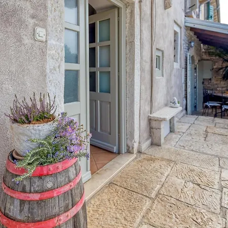 Villa Targeto With Sea View