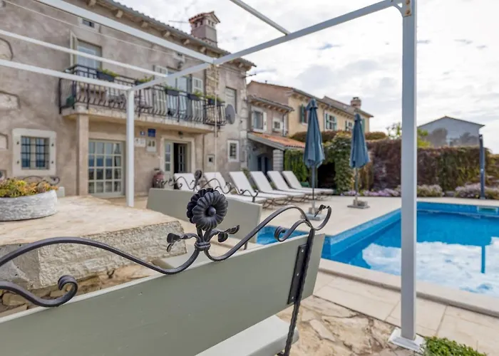 Villa Targeto With Sea View *